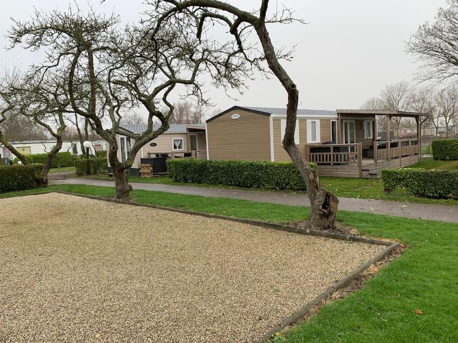 Gezellig Chalet In Het Mooie Zeeland - Oostkapelle Bagian luar foto